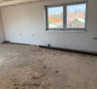 Kuzmanyho ul. Levice RD - stavbený pozemok  (11).jpg