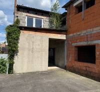 Kuzmanyho ul. Levice RD - stavbený pozemok  (9).jpg