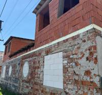 Kuzmanyho ul. Levice RD - stavbený pozemok  (1).jpg