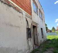 Kuzmanyho ul. Levice RD - stavbený pozemok  (2).jpg