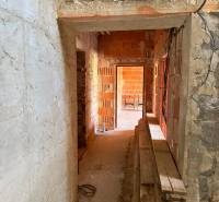 Kuzmanyho ul. Levice RD - stavbený pozemok  (10).jpg