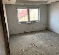 Kuzmanyho ul. Levice RD - stavbený pozemok  (12).jpg