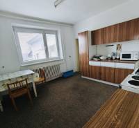 A kitchen in a family house with furniture in a wooden decor and a peaceful atmosphere.
