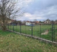 A fenced grassy plot in Veľké Kosihy suitable for living.