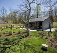 A garden with a cultivated lawn at a family house on Gorkého Street in Rimavská Sobota.