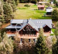 A family house in Hnilčík surrounded by nature, with a spacious garden and wooden cladding.