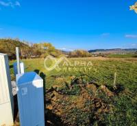 Plots - housing in Markušovce with sockets, surrounded by grassy areas and views of the countryside.