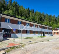 Apartment building in Spišská Nová Ves with a view of the forest, close to nature.