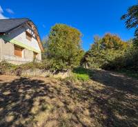 A house surrounded by greenery on agricultural and forest land in Lackov.
