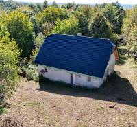 A cottage surrounded by forests and meadows in agricultural and forest lands near Lackov.