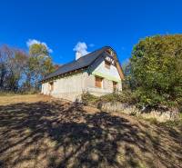 A wooden house surrounded by nature on agricultural and forest land in Lackov.