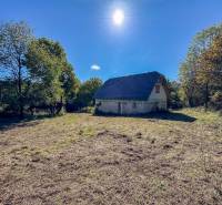 A cottage amidst agricultural and forest lands in Lackov, surrounded by nature.