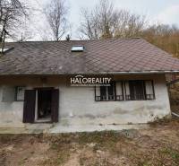 A cottage in Hodruša-Hámre with a traditional roof, surrounded by nature and trees.