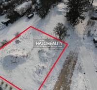 A snowy residential plot in Liptovské Beharovce, bordered by a red line.
