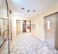 A nice entrance hall with an elevator and bright walls in a 2-room apartment.