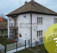 A family house in Tomášovce with a large garden and a balcony, surrounded by a fence.