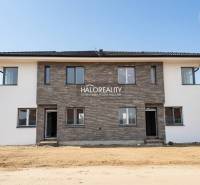 A newly built semi-detached house in Lužianky offers two spacious 3-room apartments.
