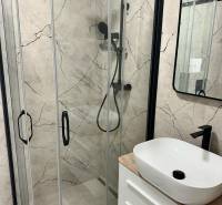 Bathroom in a holiday apartment with a modern shower and an elegant sink.