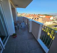 A balcony with a view of the rooftops and streets in Nin, an ideal place to relax.