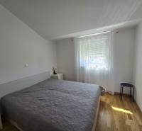 Bedroom in a holiday apartment with a bed and a wooden decor floor.