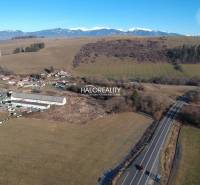 Landscape in Gôtovany with residential plots, with mountains in the background.