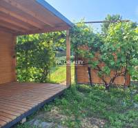 A wooden gazebo surrounded by greenery in the gardens of Bojnice.