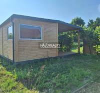 A wooden garden cottage surrounded by nature in Bojnice.