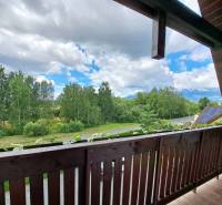 View from a 3-room apartment in Veľká Lomnica to greenery and mountains.