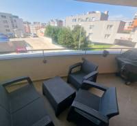 The balcony of a 2-room apartment with plastic furniture, overlooking the surroundings of Majerníková in Karlova Ves.