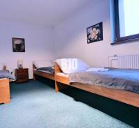 A bedroom with three beds and placed decorations in a 3-room apartment.