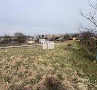 Land - housing in Rosina with a view of the surrounding countryside and houses.