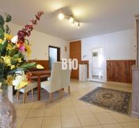 Dining room in a family house with floral decorations and wooden furniture.