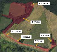 An aerial photograph illustrates agricultural and forest lands in Veľká Čausa with marked parcels.