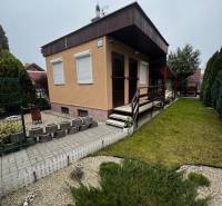 Cottage in Nové Zámky with a garden, lawn, and flowers, ideal for relaxation.