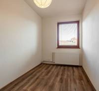 A room in a 5 or more room apartment with a wooden decor floor and a window.