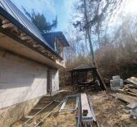A cottage on Zajačia debra street in Holčíkovce with a wooden gazebo surrounded by nature.