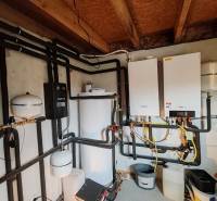 Heating system in a family house with interconnected pipes and a boiler.