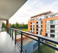 A balcony with a view of the apartment complex on Cedar Street in Košická Nová Ves.