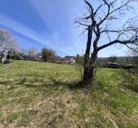 Plots - residential on Budovateľská Street in Marianka with grassy area and trees.
