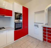 GRAHAMS-predaj-4-izb-zariadeneho-RD-Okruzna-Rovinka-Kitchen-Defurnished.jpg