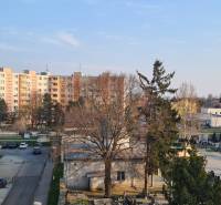 A view of residential buildings on A. Kubinu Street in Trnava, near a 3-room apartment.