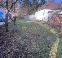 A garden in Senica with fruit trees and a lawn near dining facilities.