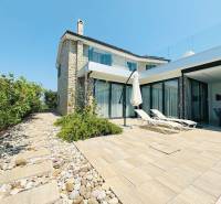 Villa in Jakišnica with a terrace, stone pathway, and loungers for relaxation.