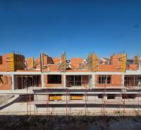 An unfinished 3-room apartment in Srima with red bricks and scaffolding.