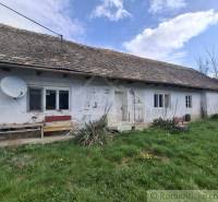 A family house in Ozdín with a white facade and a satellite dish on the roof.