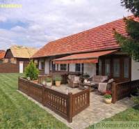 A cottage in Ozdín with a terrace and garden, surrounded by nature and a peaceful atmosphere.