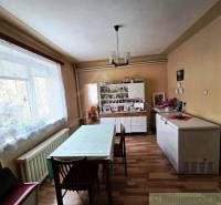 Dining room in a family house with a wooden decor floor and a dining table.