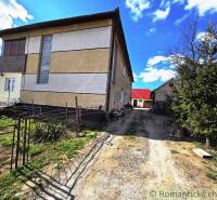 A family house in Kiarov with a spacious yard and garden, next to which stands a conifer.