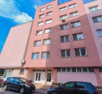 Apartment building on Mudroňova Street in Piešťany, suitable for a 2-room apartment.
