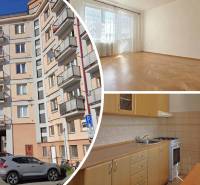 Apartment complex on ČSA in Košice with a view of a 3-room apartment. Floor with wooden decor.